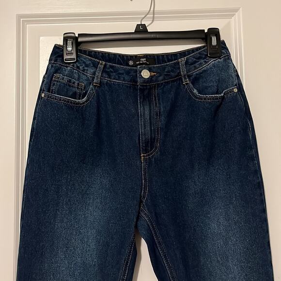 Missguided Riot High Rise Mom Jeans - Picture 2 of 10